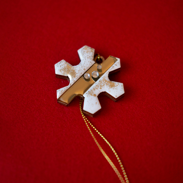 Ёлочная игрушка Снежинка (белый с золотым ) с логотипом в Самаре заказать по выгодной цене в кибермаркете AvroraStore
