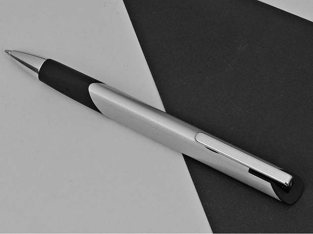 Ручка металлическая шариковая трехгранная «TRIANGLE» с грипом с логотипом в Самаре заказать по выгодной цене в кибермаркете AvroraStore