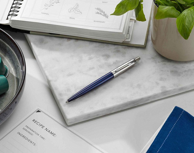 Ручка шариковая Parker Jotter Royal Blue CT с логотипом в Самаре заказать по выгодной цене в кибермаркете AvroraStore