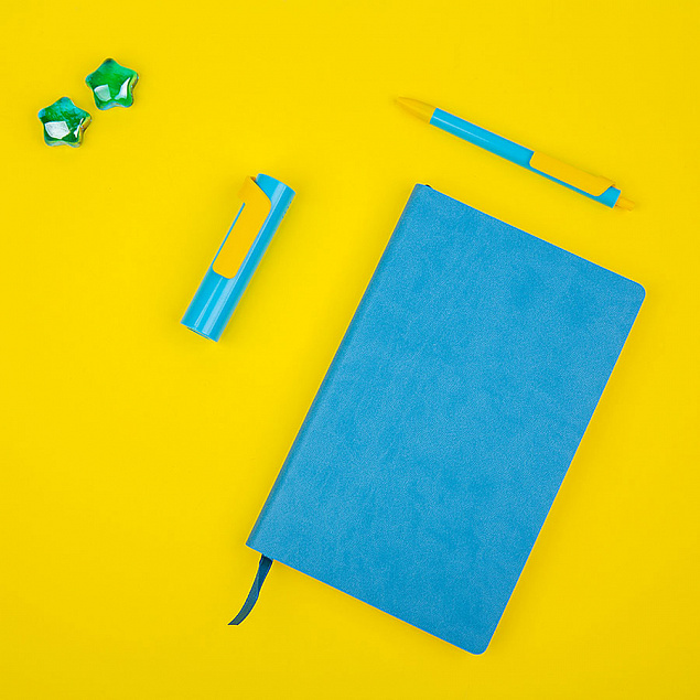 Набор COLORSPRING: аккумулятор, ручка, бизнес-блокнот, коробка со стружкой, голубой/желтый с логотипом в Самаре заказать по выгодной цене в кибермаркете AvroraStore