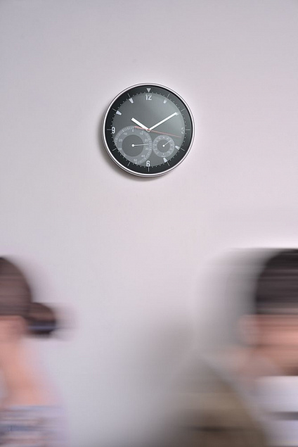 Часы настенные INSERT с термометром и гигрометром с логотипом в Самаре заказать по выгодной цене в кибермаркете AvroraStore