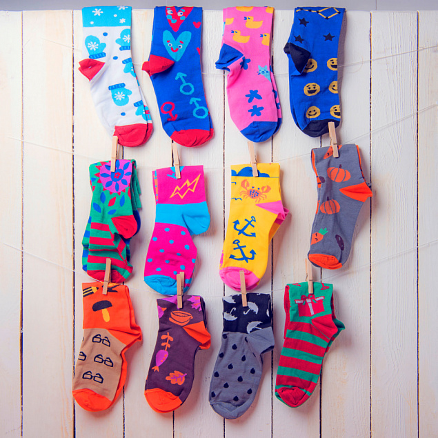 Подарочный набор  "12 месяцев", 12 пар тематических носков и авторский календарь с логотипом в Самаре заказать по выгодной цене в кибермаркете AvroraStore